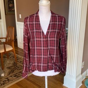 Cloth & Stone maroon plaid pullover top.  V neck w/hidden button closure @chest.